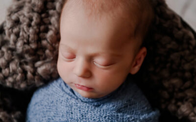 Thinking About Booking a Newborn Photographer? These tips will ease that next item on your new baby “to-do” list!