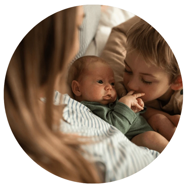 Live-in doula assisting Chicago family with household routines