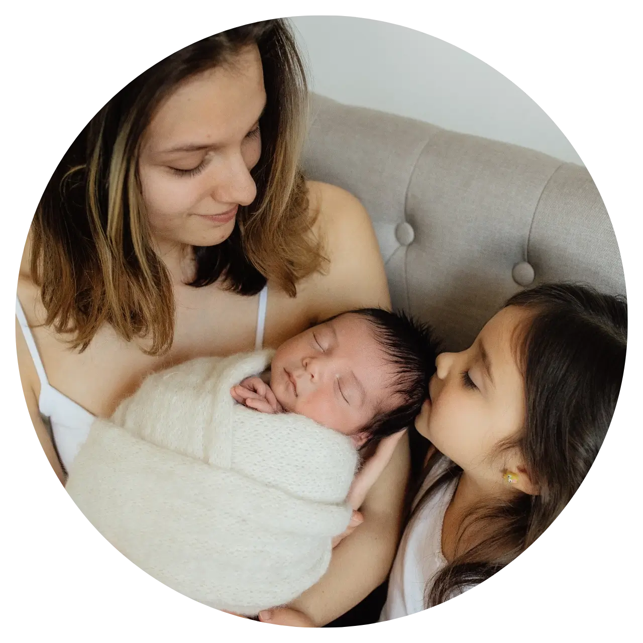 CFD postpartum doula helping a Chicago family with meal prep and sibling care